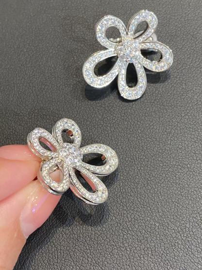 Buy replica Van Cleef & Arpels Flowerlace Earrings and replica jewelry from PICKS Jewelry
