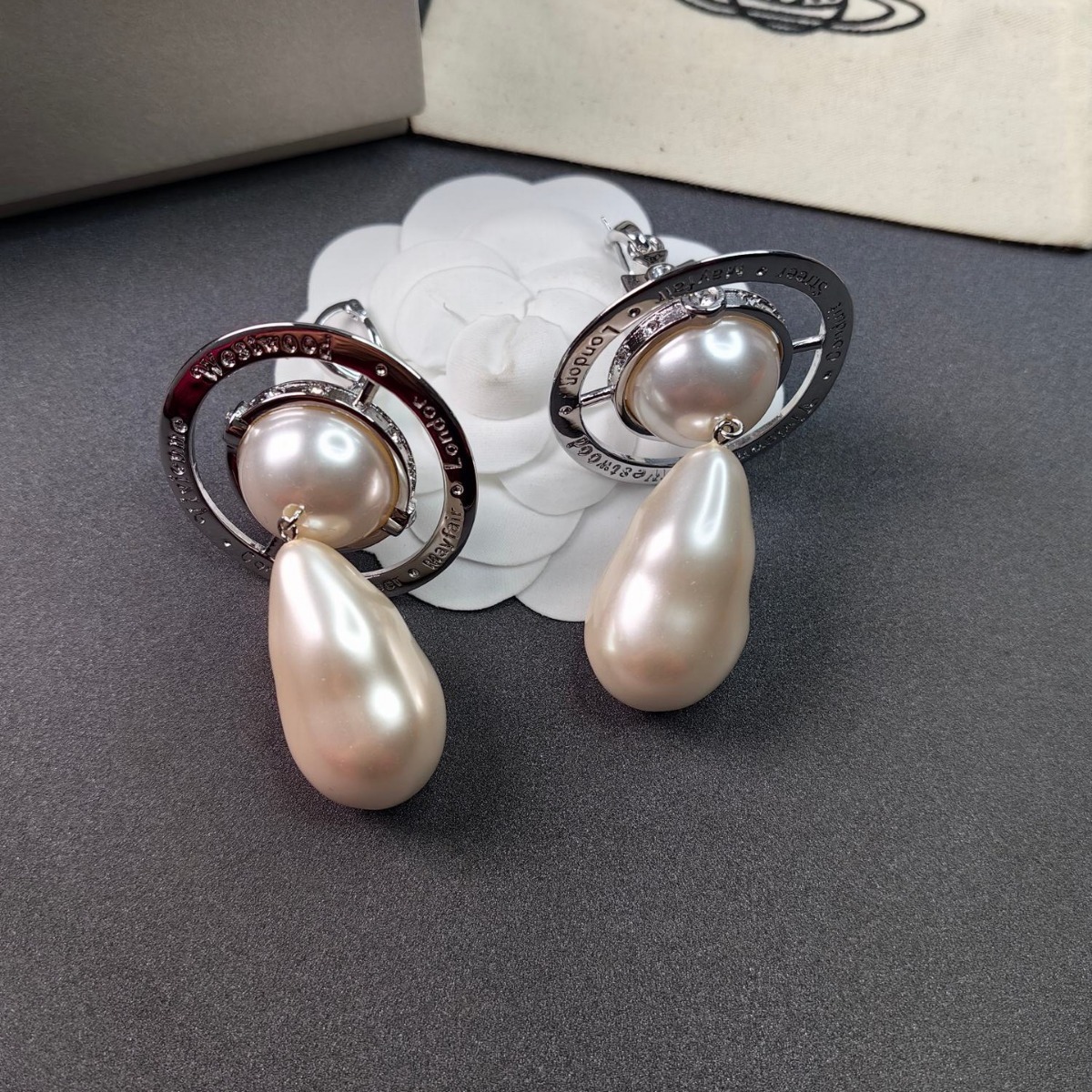 Buy replica Vivienne Westwood Exaggerated Large Baroque Pearl Earrings and replica jewelry from PICKS Jewelry