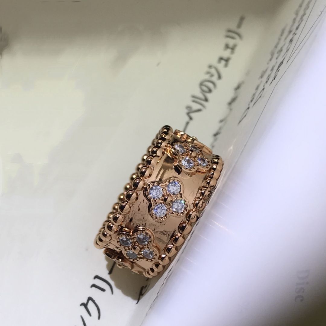 Buy replica Van Cleef & Arpels Wide Four Leaf Clover Ring and replica jewelry from PICKS Jewelry