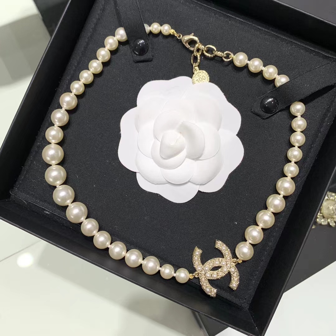 Buy replica Chanel Vibe Gradient Pearl Necklace and replica jewelry from PICKS Jewelry