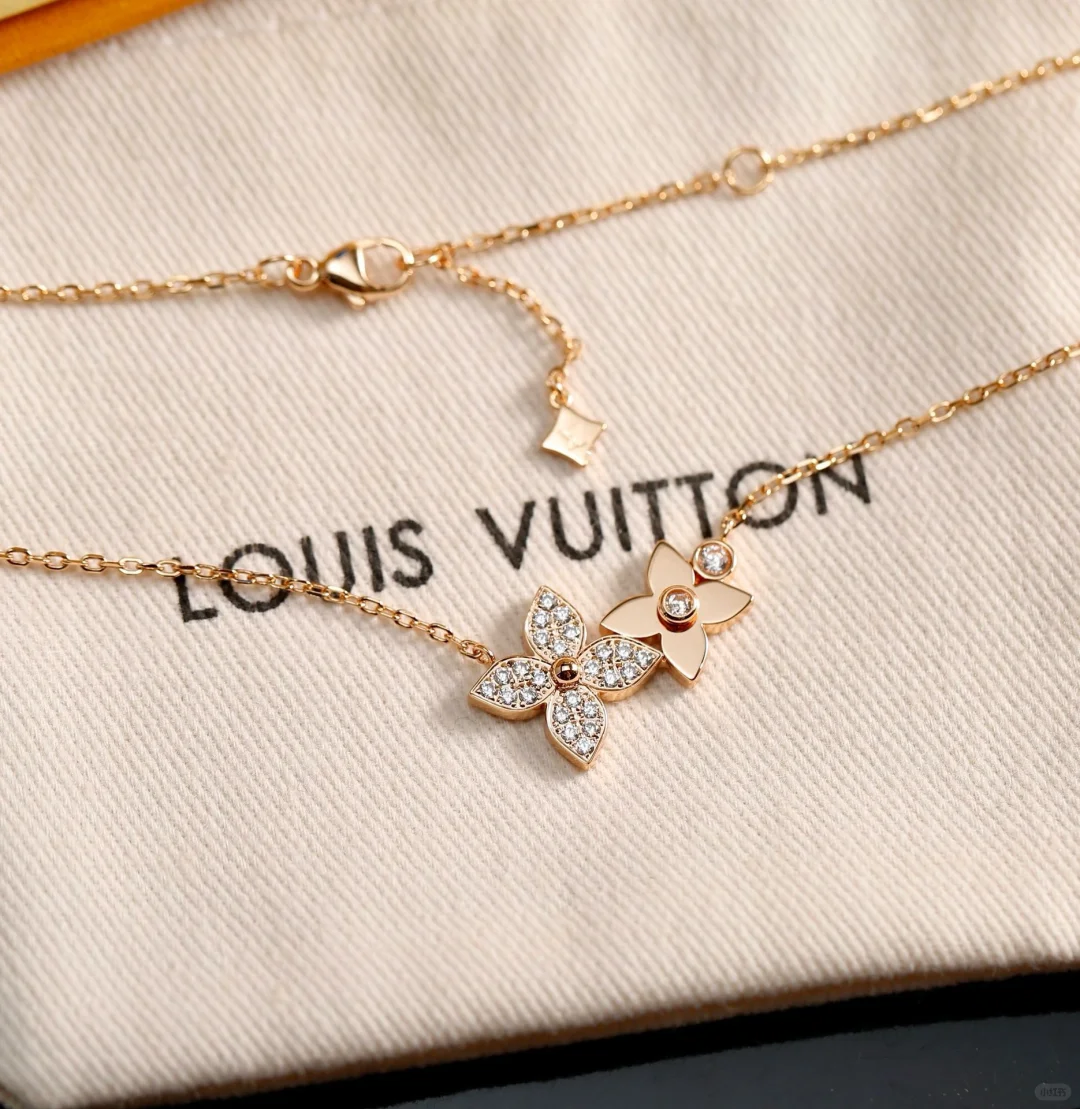 Buy replica Louis Vuitton Idylle Blossom Pendant Necklace-Two Flowers and replica jewelry from PICKS Jewelry
