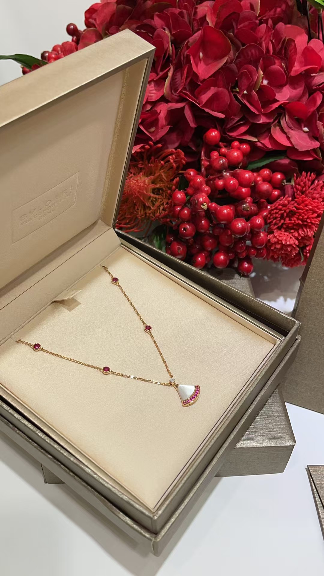 Buy replica Bvlgari Divas' Dream Necklace and replica jewelry from PICKS Jewelry