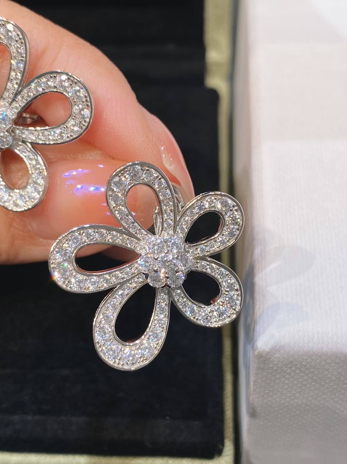 Buy replica Van Cleef & Arpels Flowerlace Earrings and replica jewelry from PICKS Jewelry