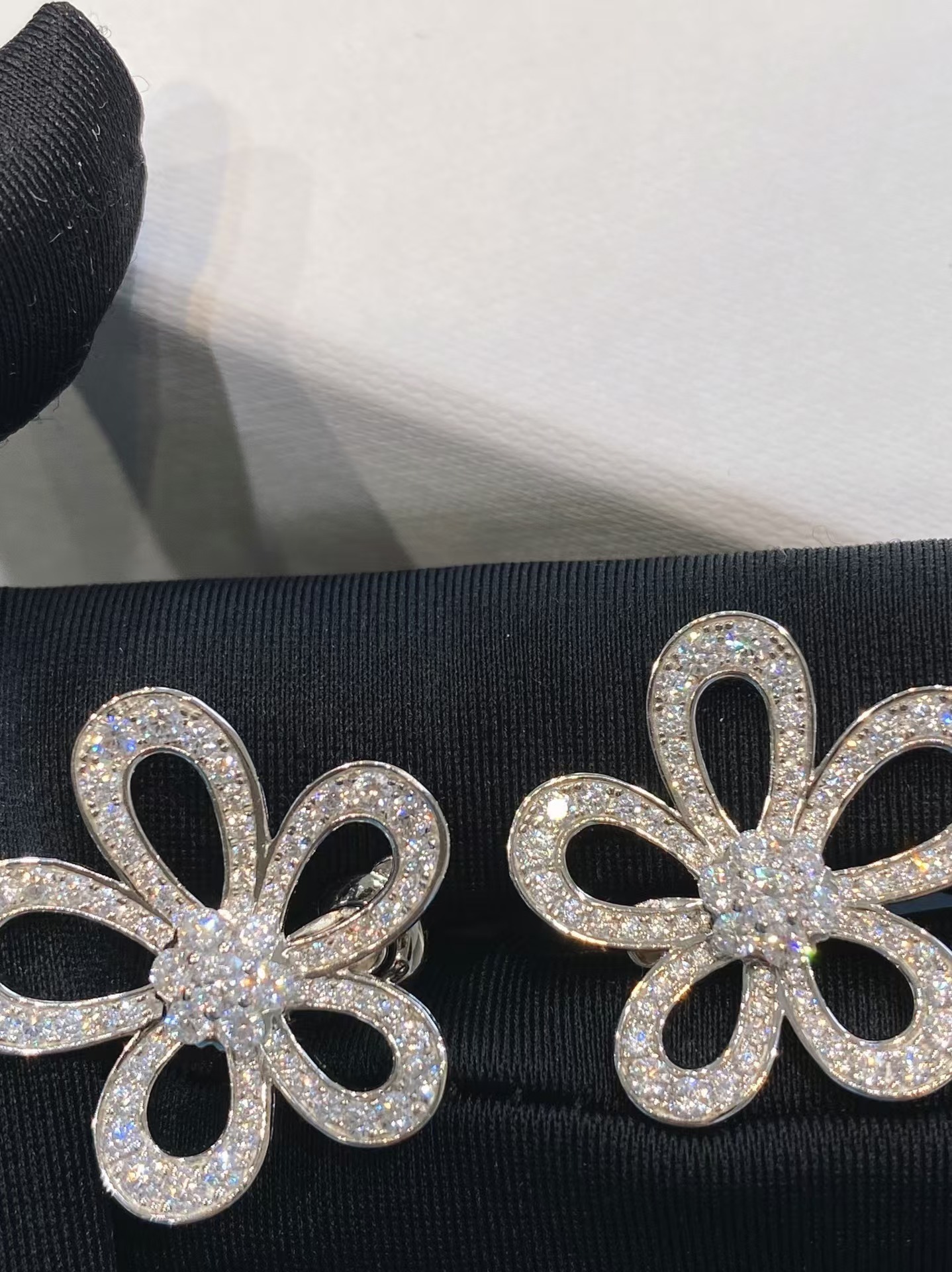 Buy replica Van Cleef & Arpels Flowerlace Earrings and replica jewelry from PICKS Jewelry
