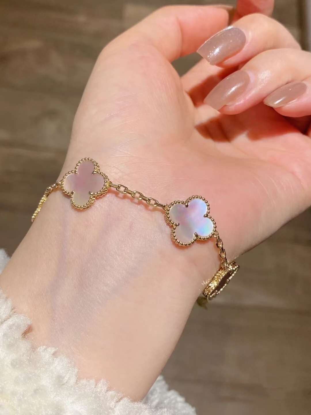 Buy replica Van Cleef & Arpels Vintage Alhambra Bracelet 5 Motifs and replica jewelry from PICKS Jewelry