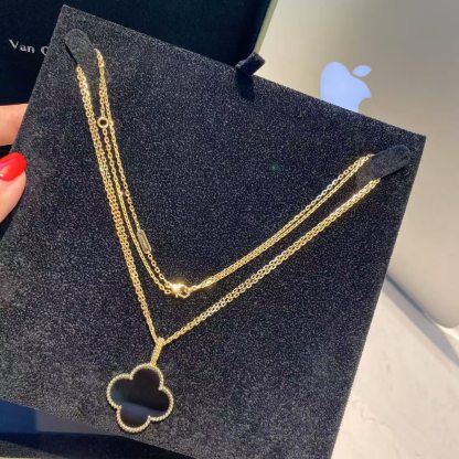 Buy replica Van Cleef & Arpels Vintage Alhambra Pendant Large Clover Sweater Necklace and replica jewelry from PICKS Jewelry