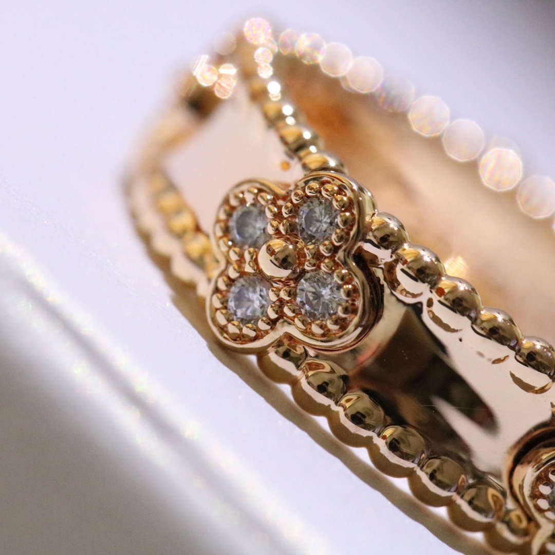Buy replica Van Cleef & Arpels Narrow Four Leaf Clover Ring and replica jewelry from PICKS Jewelry