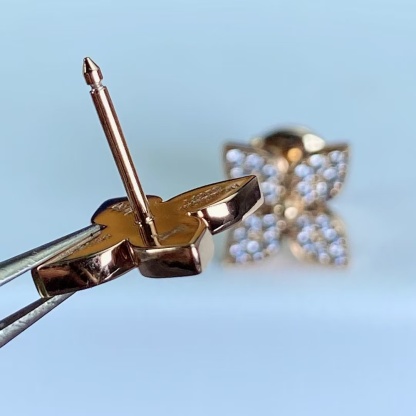 Buy replica Louis Vuitton Diamond Flower Stud Earrings and replica jewelry from PICKS Jewelry