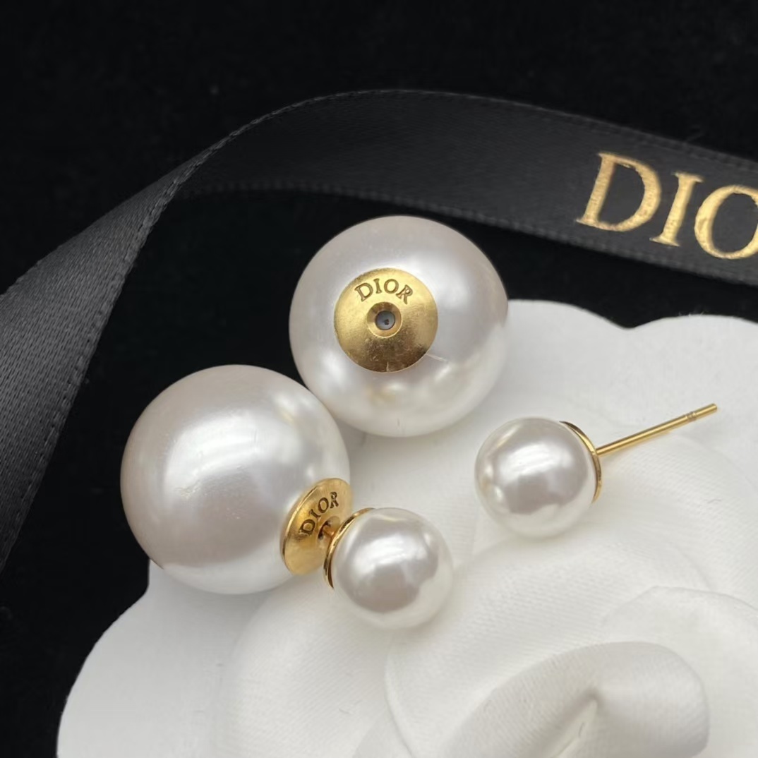 Buy replica Dior Classic Pearl Earrings and replica jewelry from PICKS Jewelry