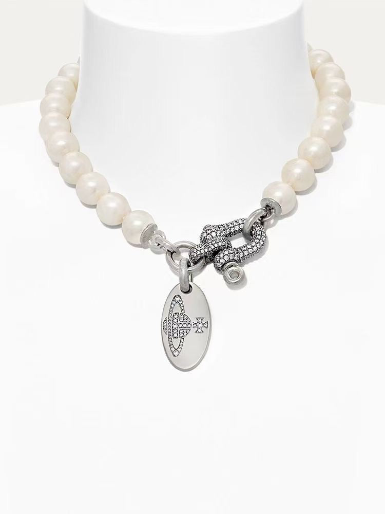 Buy replica Vivienne Westwood Horseshoe Clasp Saturn Pearl Necklace and replica jewelry from PICKS Jewelry