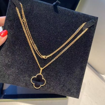 Buy replica Van Cleef & Arpels Vintage Alhambra Pendant Large Clover Sweater Necklace and replica jewelry from PICKS Jewelry