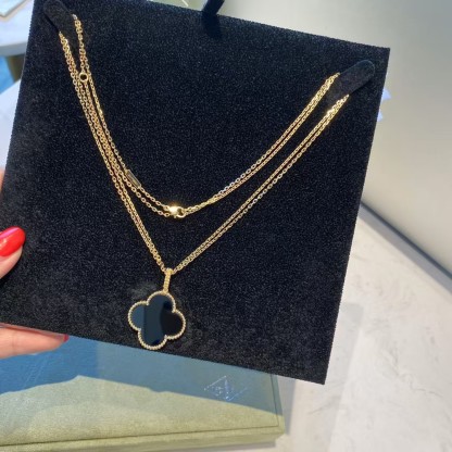 Buy replica Van Cleef & Arpels Vintage Alhambra Pendant Large Clover Sweater Necklace and replica jewelry from PICKS Jewelry