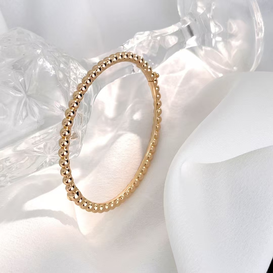 Buy replica Van Cleef & Arpels Perlée Pearls of Gold Bracelet - Medium Bangle and replica jewelry from PICKS Jewelry
