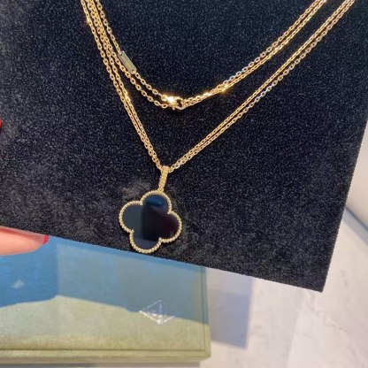 Buy replica Van Cleef & Arpels Vintage Alhambra Pendant Large Clover Sweater Necklace and replica jewelry from PICKS Jewelry