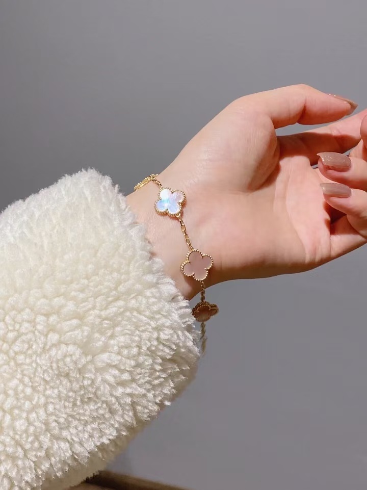 Buy replica Van Cleef & Arpels Vintage Alhambra Bracelet 5 Motifs and replica jewelry from PICKS Jewelry
