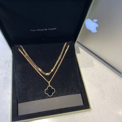 Buy replica Van Cleef & Arpels Vintage Alhambra Pendant Large Clover Sweater Necklace and replica jewelry from PICKS Jewelry