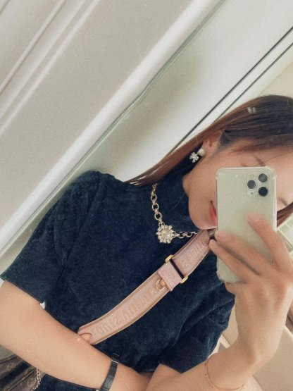 Buy replica Chanel Thick Cuban Chain Flower Pendant Choker Necklace and replica jewelry from PICKS Jewelry