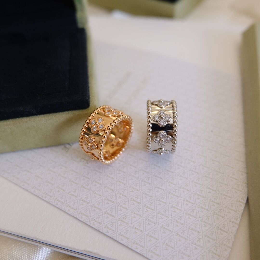 Buy replica Van Cleef & Arpels Wide Four Leaf Clover Ring and replica jewelry from PICKS Jewelry