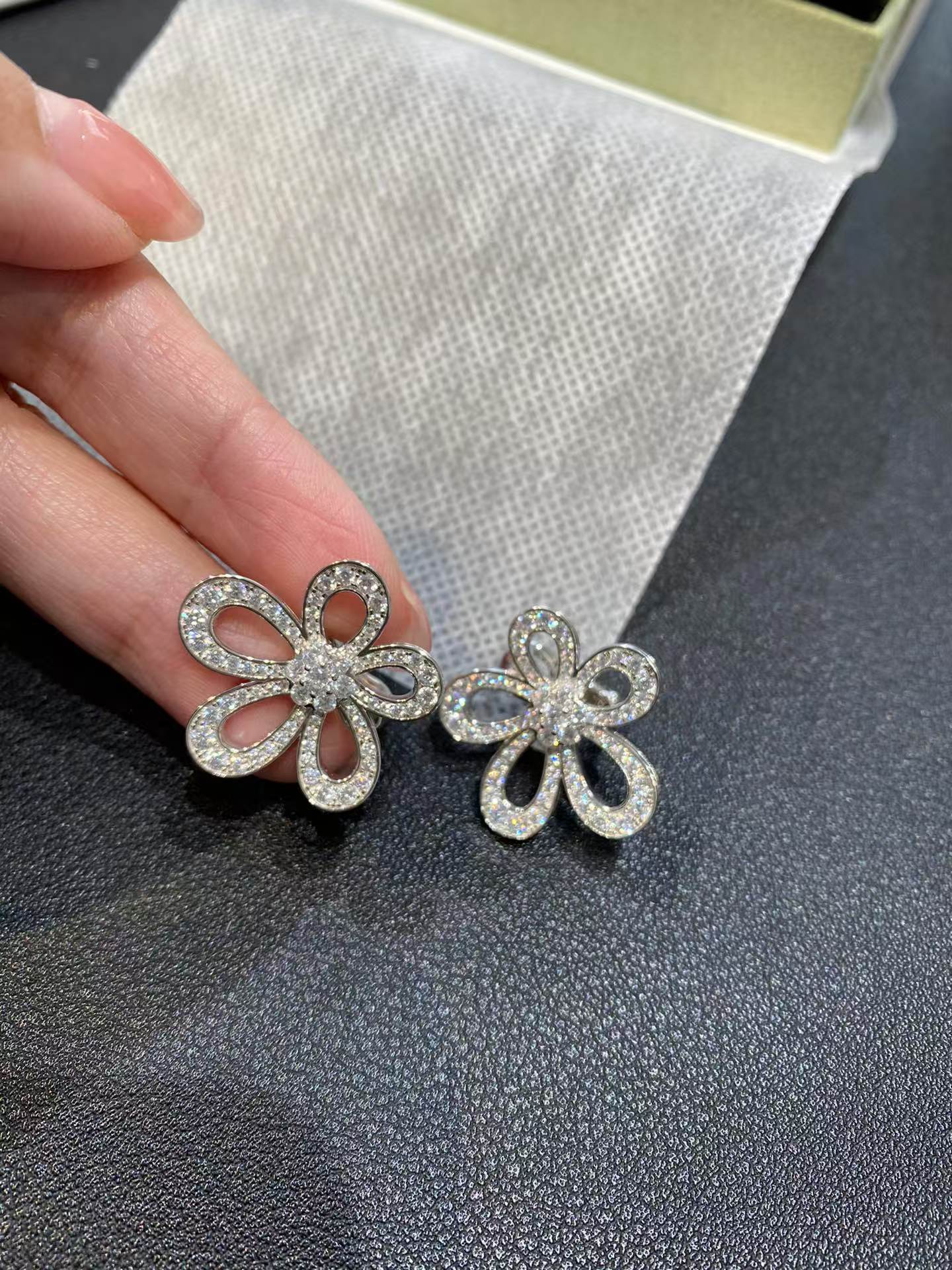 Buy replica Van Cleef & Arpels Flowerlace Earrings and replica jewelry from PICKS Jewelry