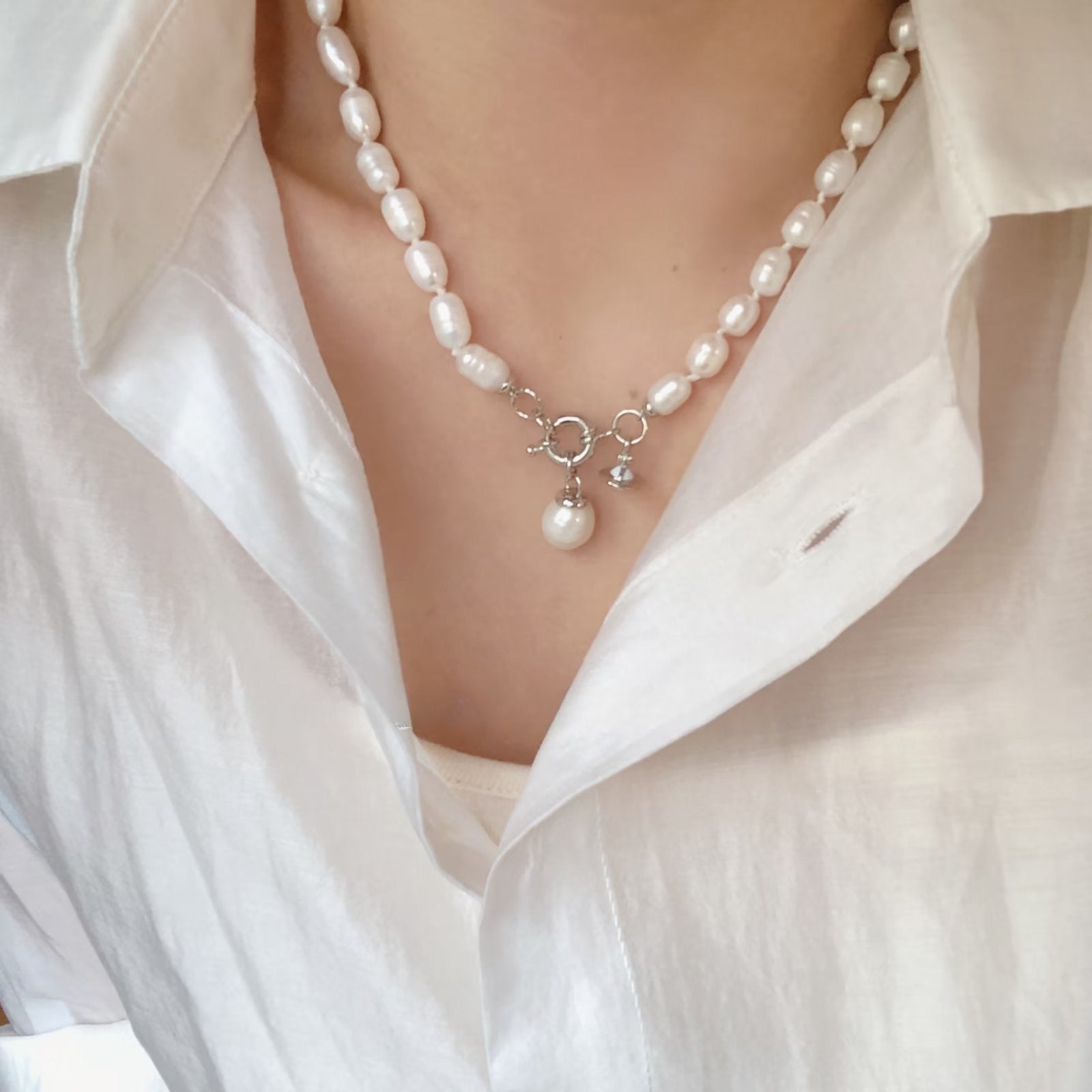 Buy replica Vivienne Westwood Teardrop Pearl Charm Pendant Necklace and replica jewelry from PICKS Jewelry