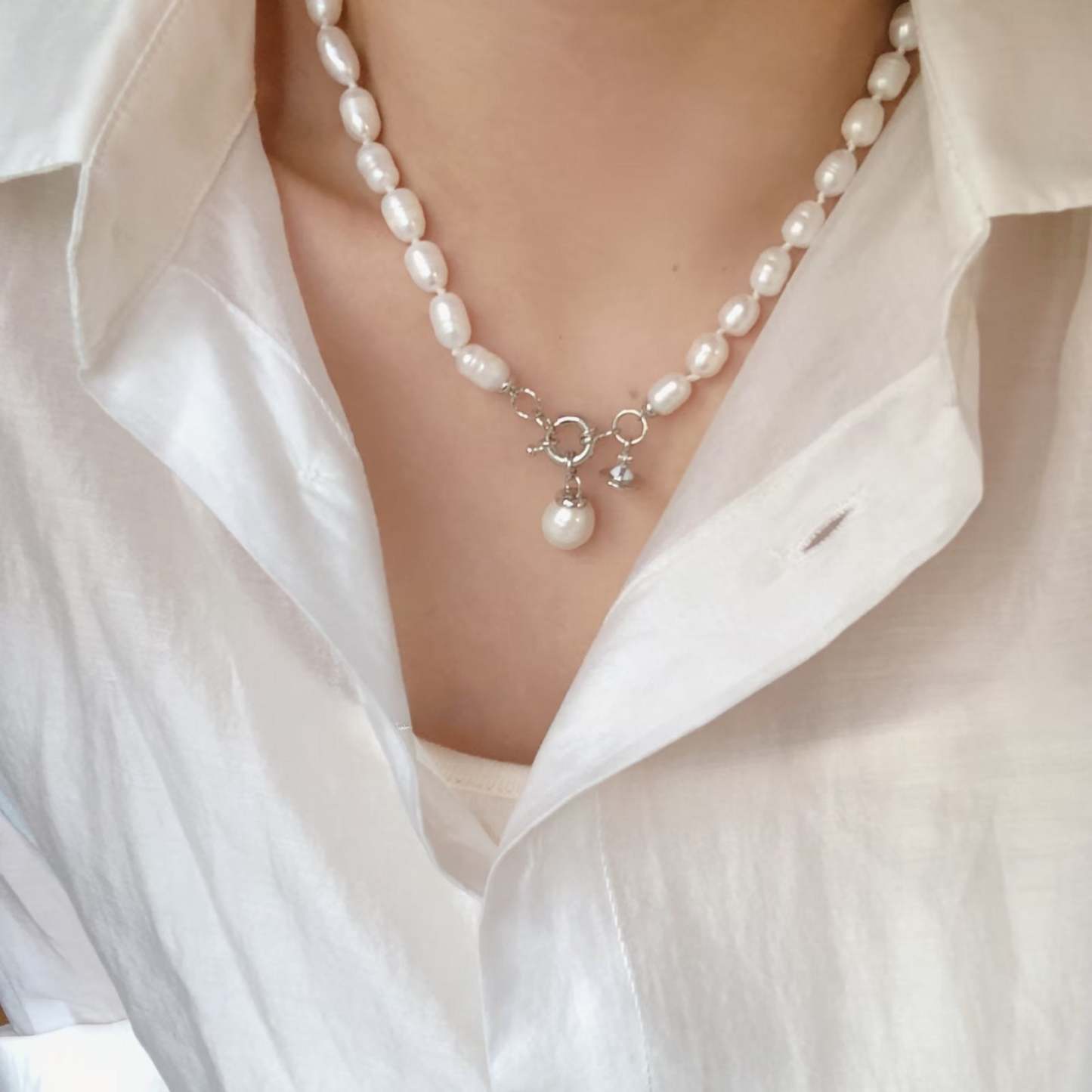Buy replica Vivienne Westwood Teardrop Pearl Charm Pendant Necklace and replica jewelry from PICKS Jewelry