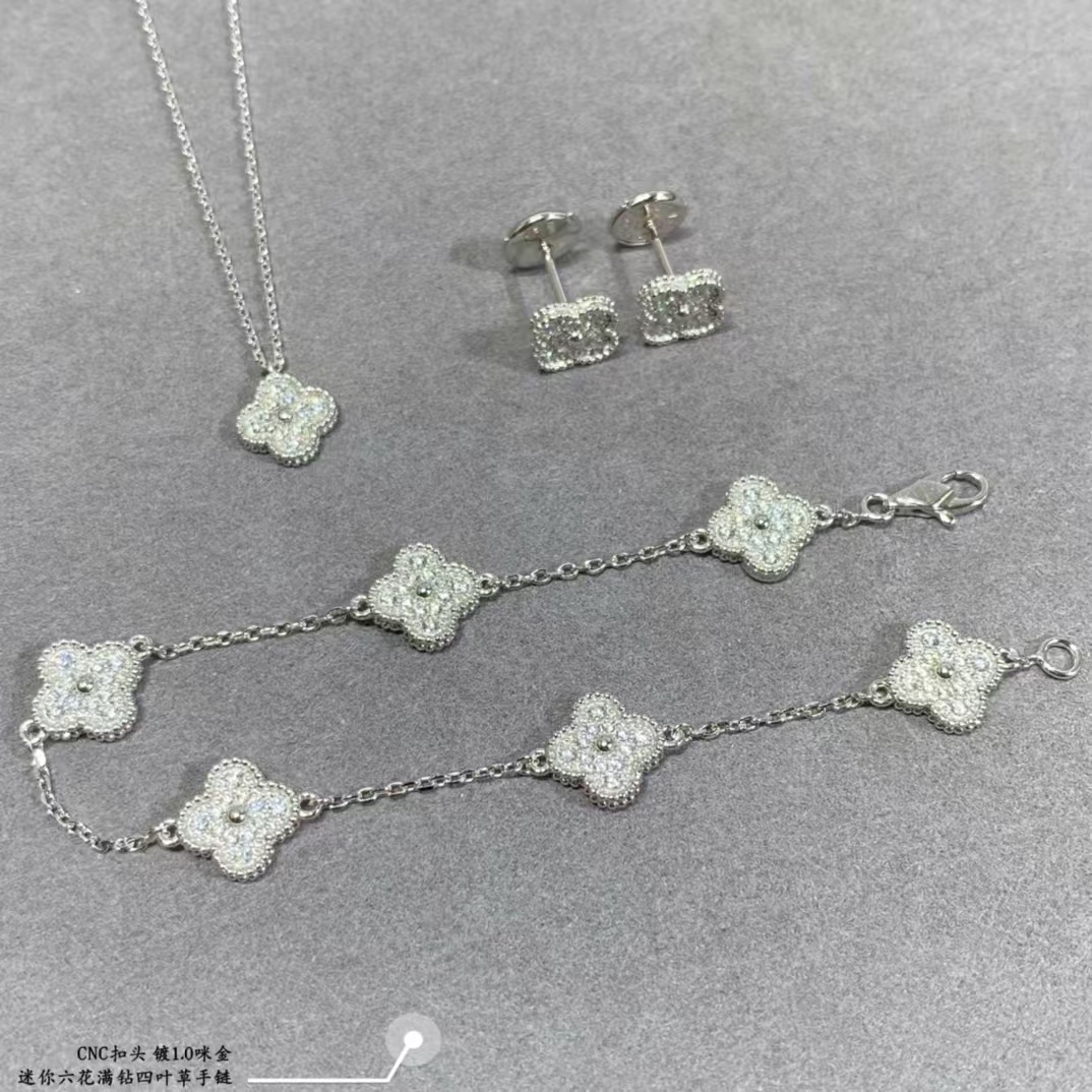 Buy replica Van Cleef & Arpels Full Diamond Six Clover Bracelet 0.9mm and replica jewelry from PICKS Jewelry