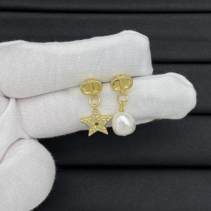 Buy replica Dior Asymmetric Star Pearl Earrings and replica jewelry from PICKS Jewelry