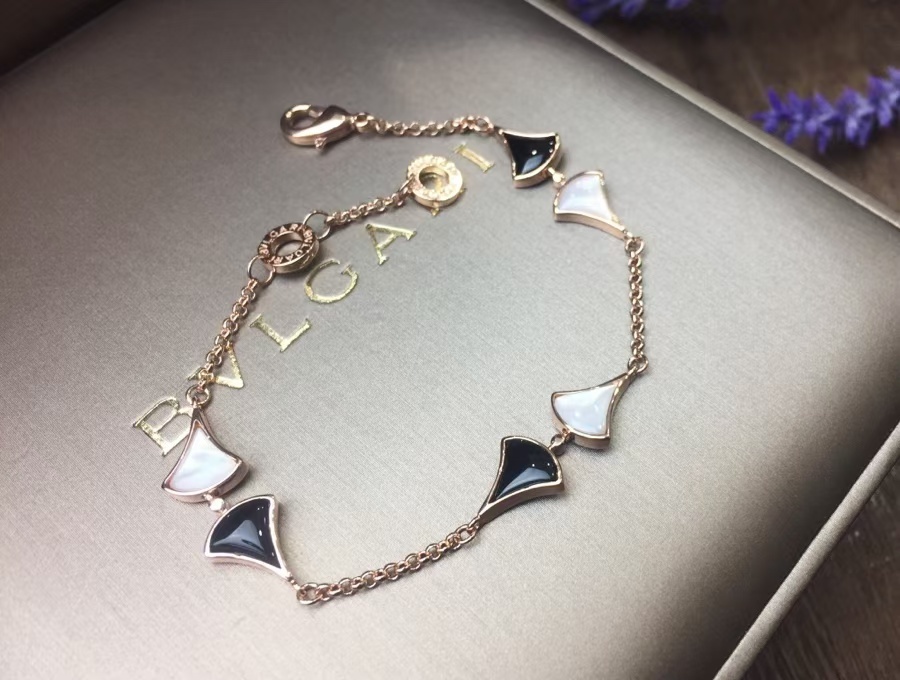 Buy replica Bvlgari Divas’ Dream Bracelet and replica jewelry from PICKS Jewelry