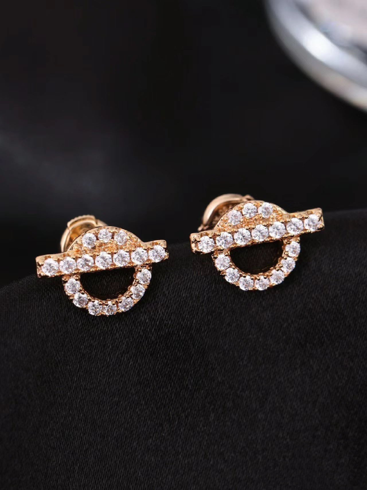 Buy replica Hermes Diamond Paved Q Stud Earrings and replica jewelry from PICKS Jewelry