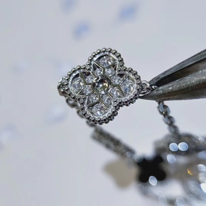 Buy replica Van Cleef & Arpels Vintage Alhambra Bracelet 5 Motifs and replica jewelry from PICKS Jewelry