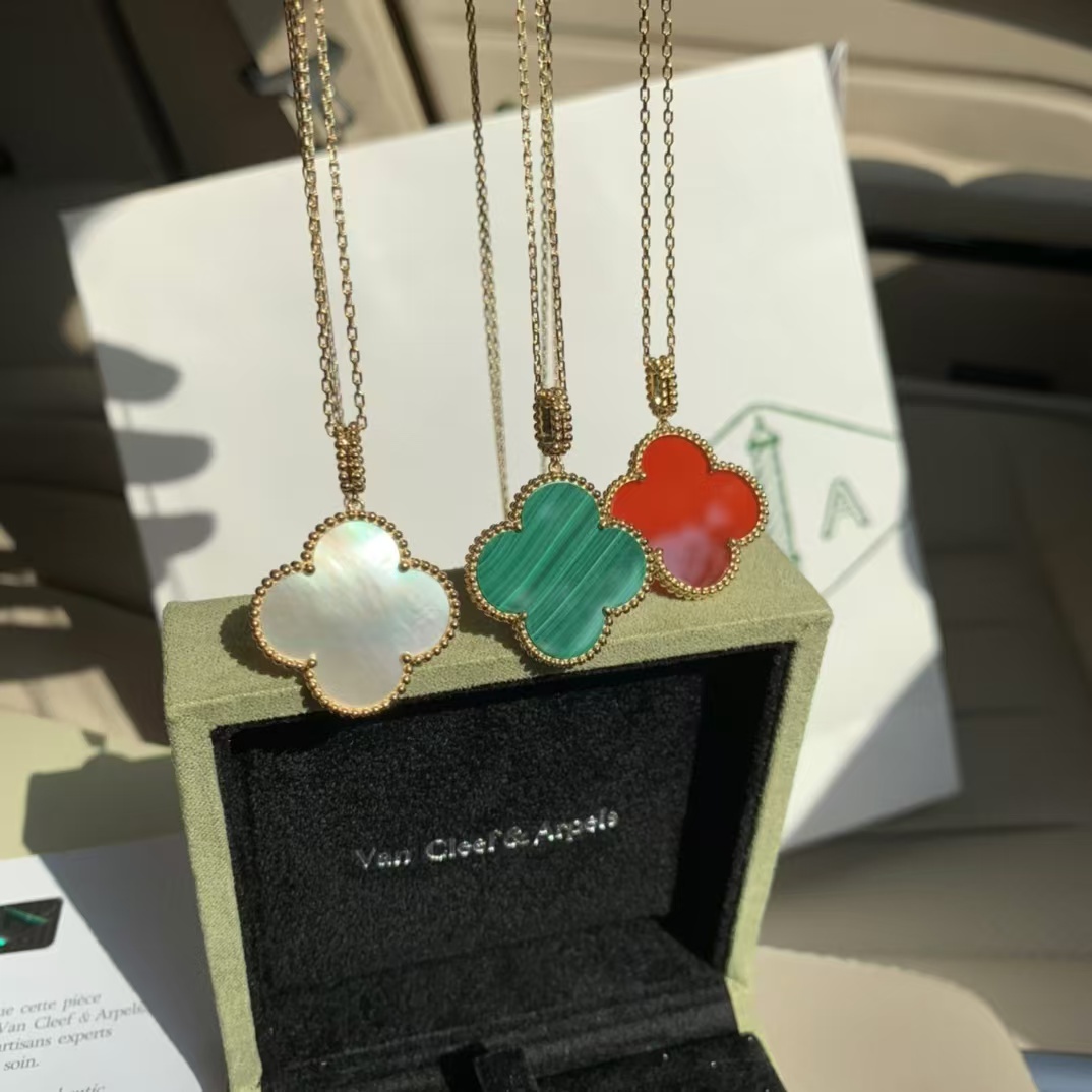 Buy replica Van Cleef & Arpels Vintage Alhambra Pendant Large Clover Sweater Necklace and replica jewelry from PICKS Jewelry