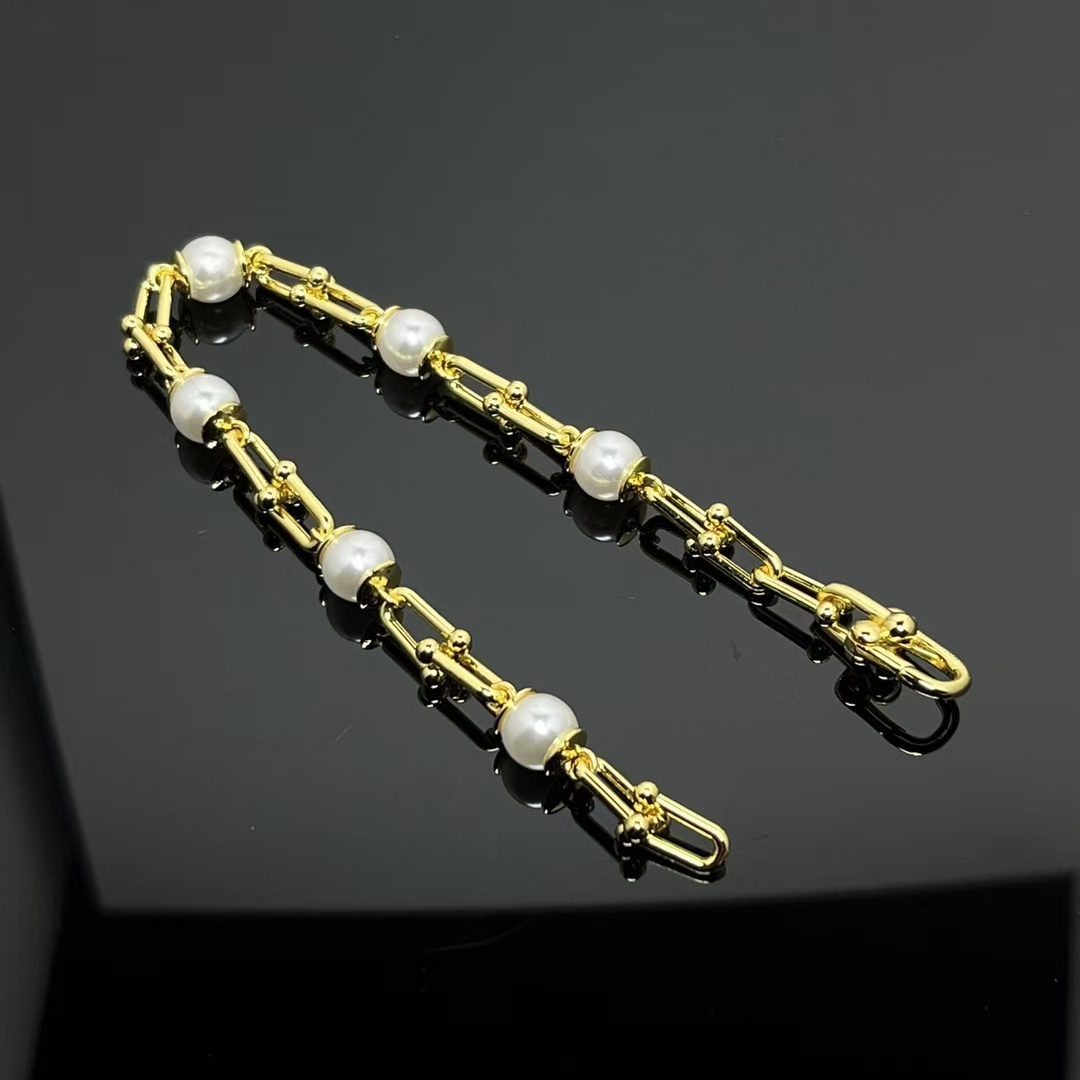 Buy replica Tiffany HardWear Link Bracelet with Freshwater Pearls and replica jewelry from PICKS Jewelry
