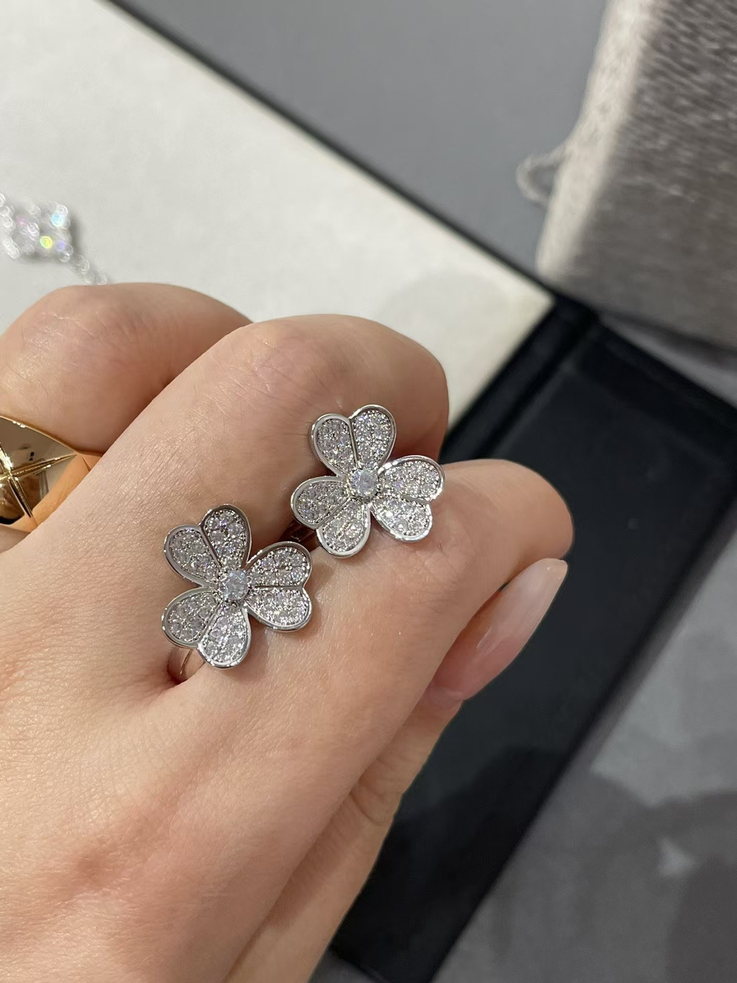 Buy replica Van Cleef & Arpels Frivole Earrings - Small and replica jewelry from PICKS Jewelry