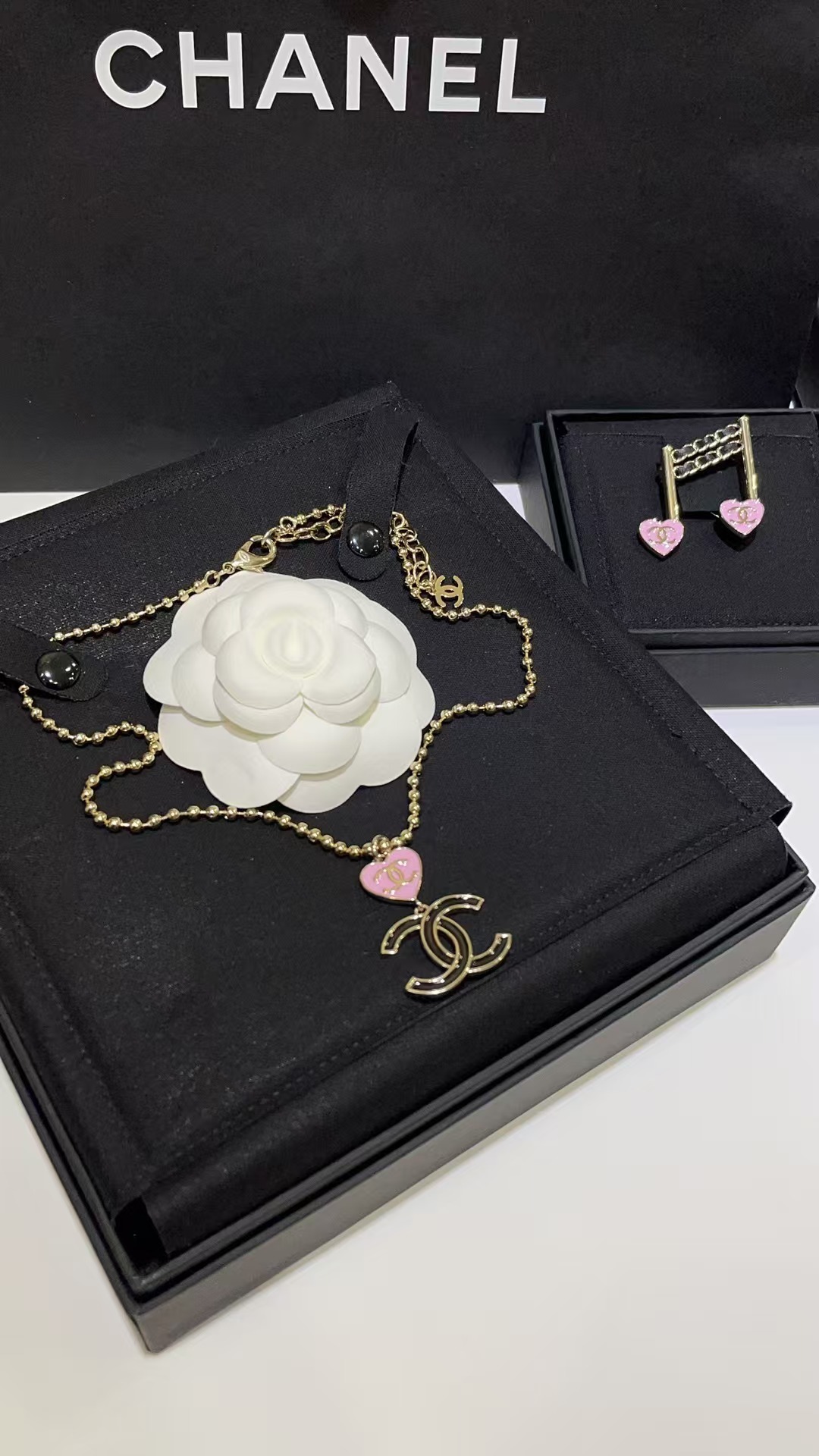 Buy replica Chanel Diamond Pearl Paved Double C Pendant Pearl Necklace and replica jewelry from PICKS Jewelry