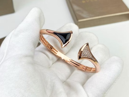 Buy replica Bvlgari Divas’ Dream Bracelet and replica jewelry from PICKS Jewelry