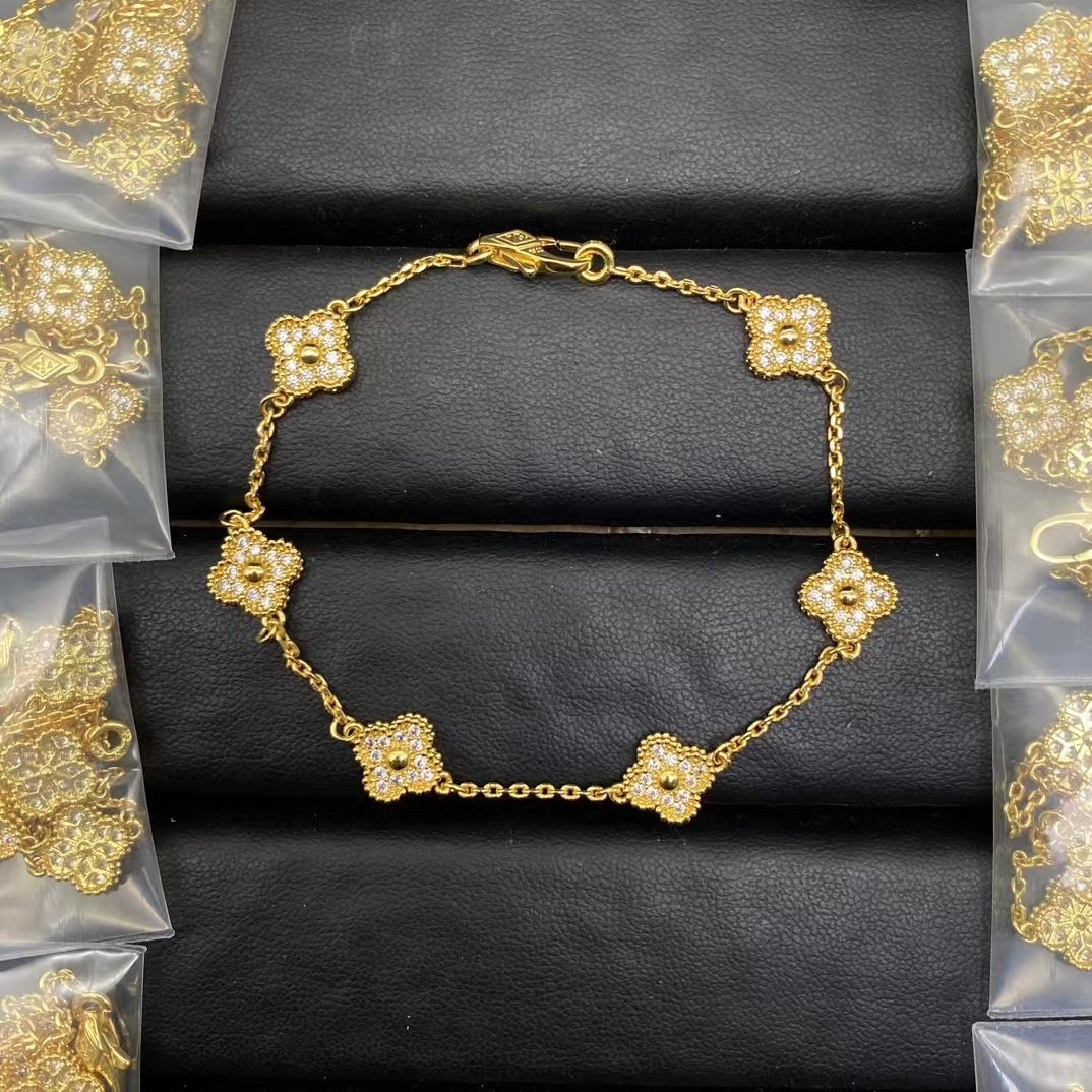 Buy replica Van Cleef & Arpels Six Clover Bracelet 6 Motifs and replica jewelry from PICKS Jewelry