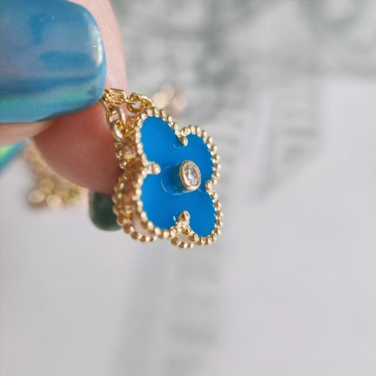 Buy replica Van Cleef & Arpels Magic Alhambra Pendant Necklace and replica jewelry from PICKS Jewelry