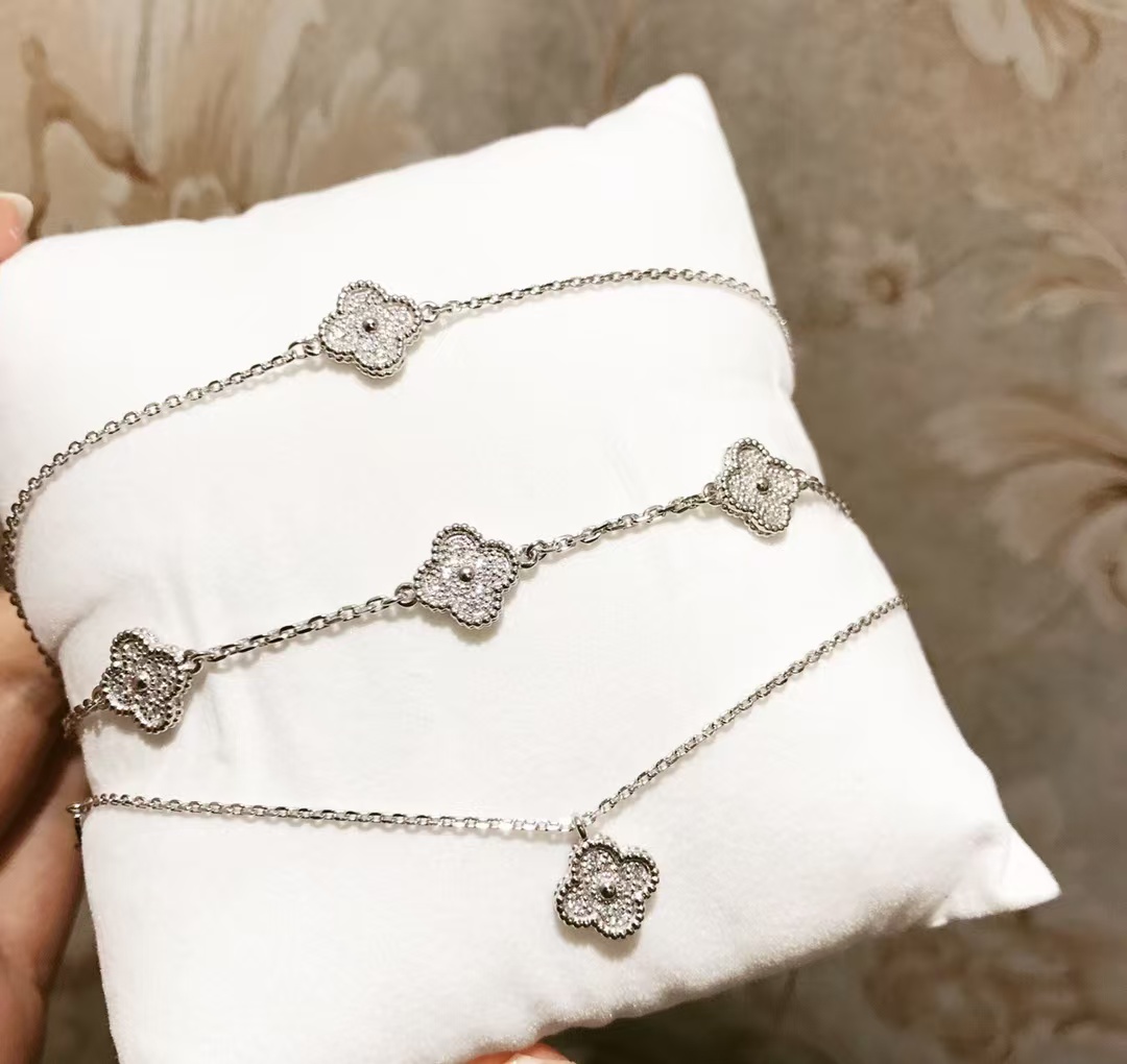 Buy replica Van Cleef & Arpels Full Diamond Mini Six Clover Bracelet 6 Motifs and replica jewelry from PICKS Jewelry