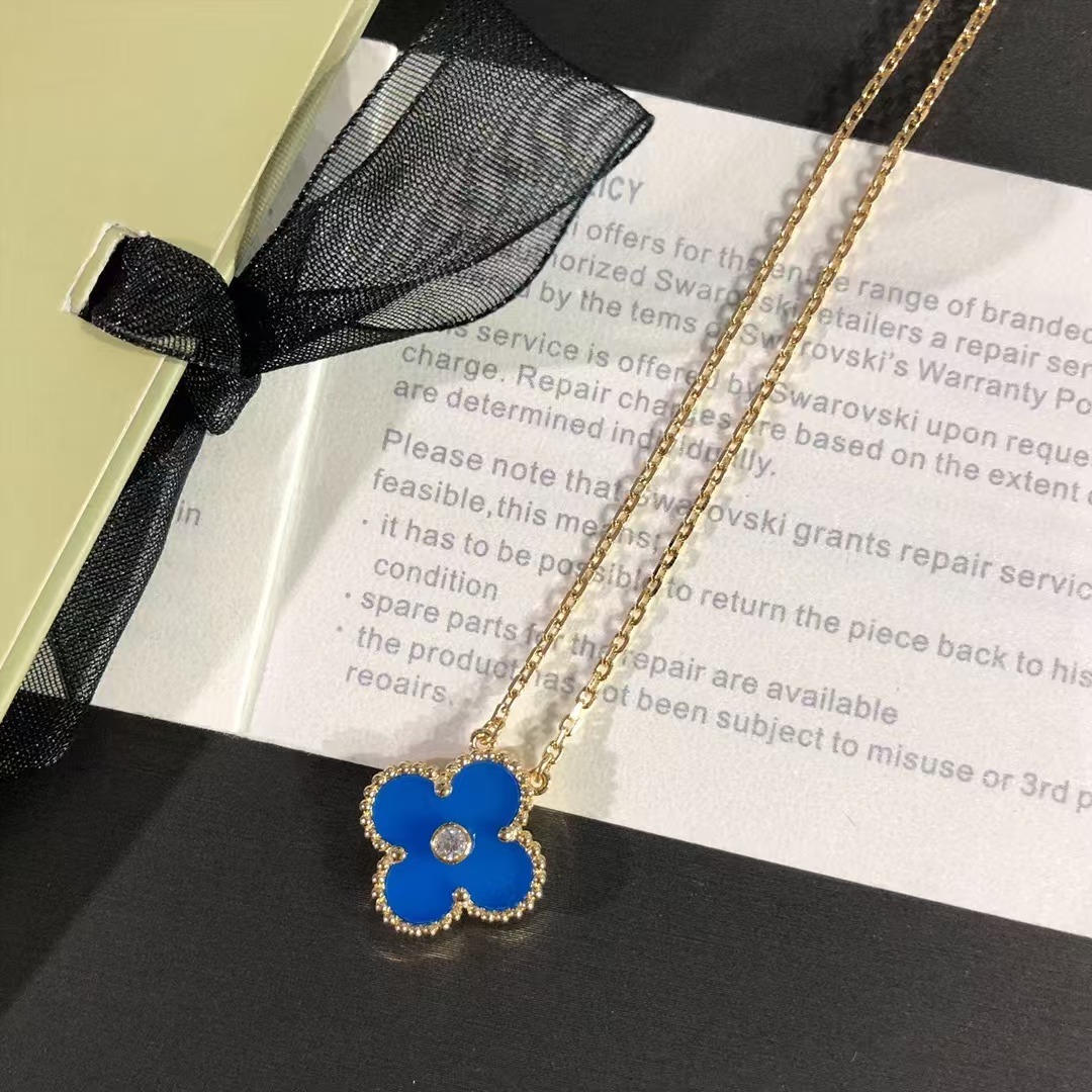Buy replica Van Cleef & Arpels Magic Alhambra Pendant Necklace and replica jewelry from PICKS Jewelry