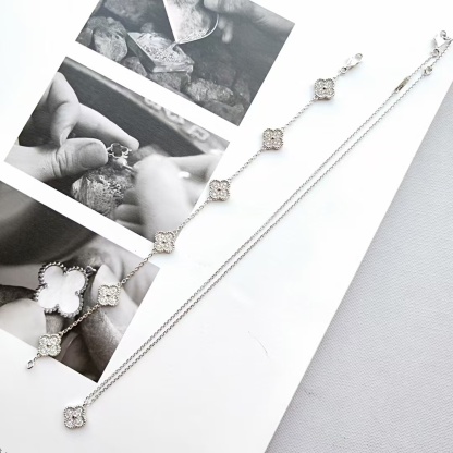 Buy replica Van Cleef & Arpels Full Diamond Mini Six Clover Bracelet 6 Motifs and replica jewelry from PICKS Jewelry