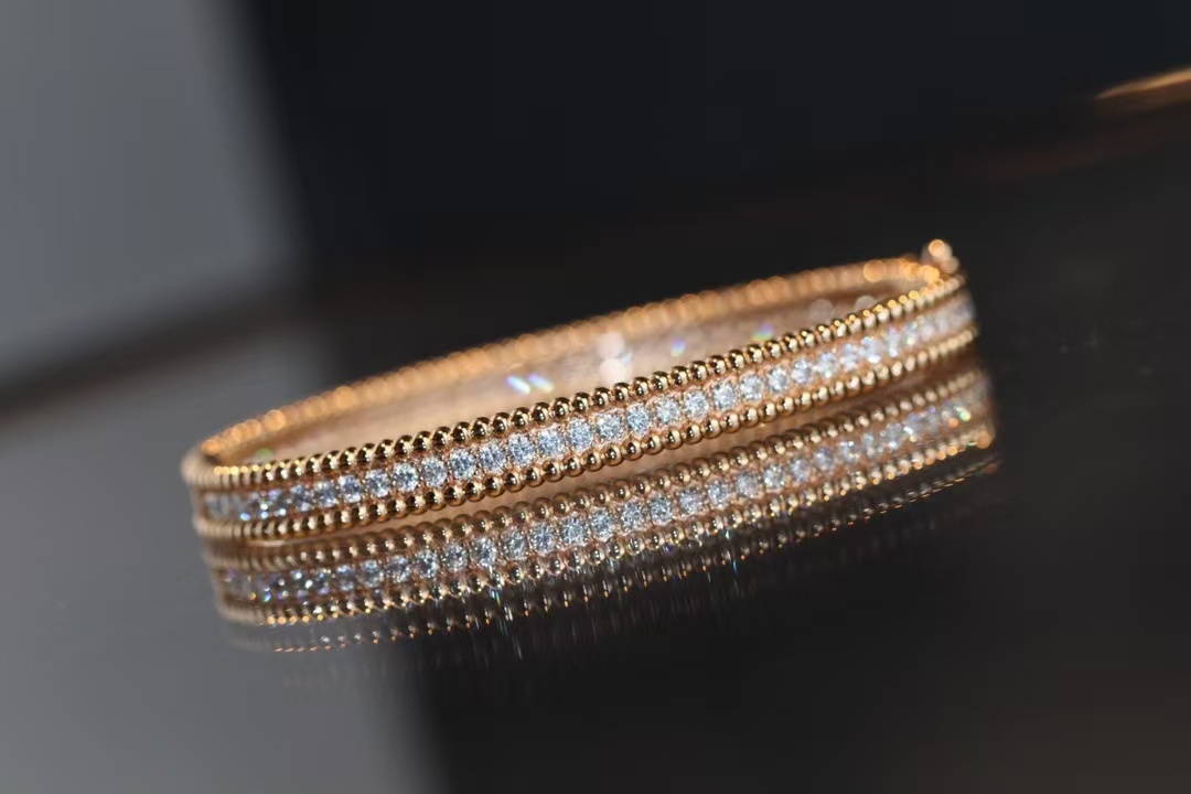 Buy replica Van Cleef & Arpels Perlée Perlée Diamonds Bracelet, 1 Row, Medium Model and replica jewelry from PICKS Jewelry