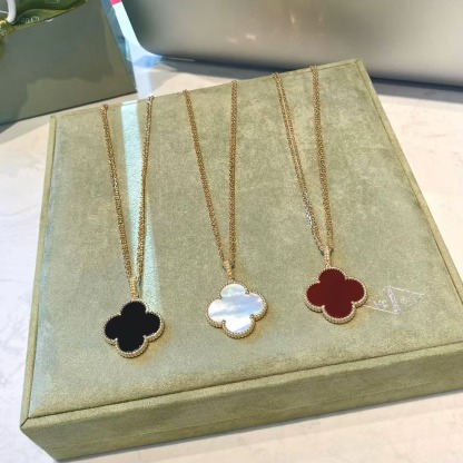 Buy replica Van Cleef & Arpels Vintage Alhambra Pendant Large Clover Sweater Necklace and replica jewelry from PICKS Jewelry