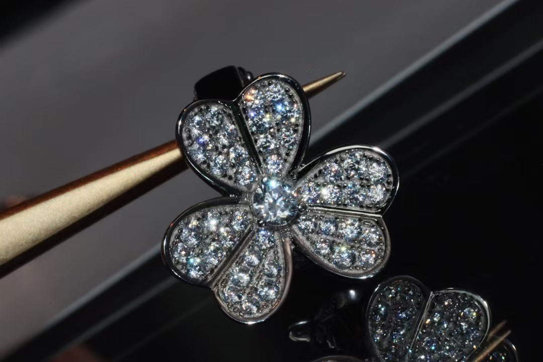 Buy replica Van Cleef & Arpels Frivole Earrings - Small and replica jewelry from PICKS Jewelry