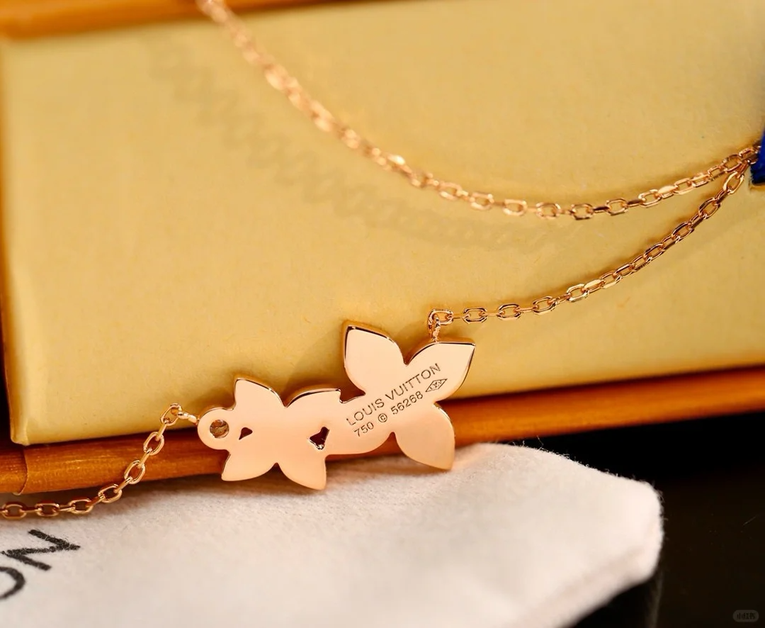 Buy replica Louis Vuitton Idylle Blossom Pendant Necklace-Two Flowers and replica jewelry from PICKS Jewelry