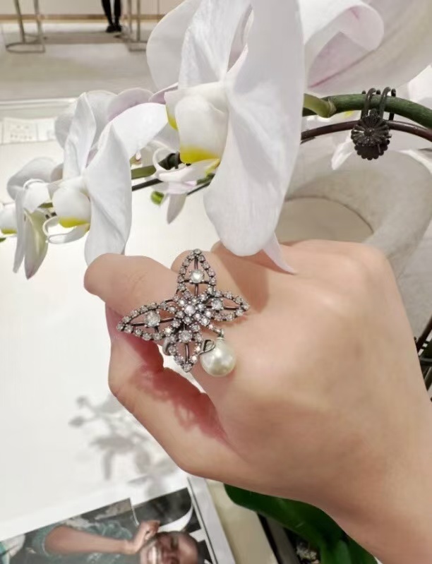 Buy replica Dior Butterfly Pearl Dangle Ring and replica jewelry from PICKS Jewelry