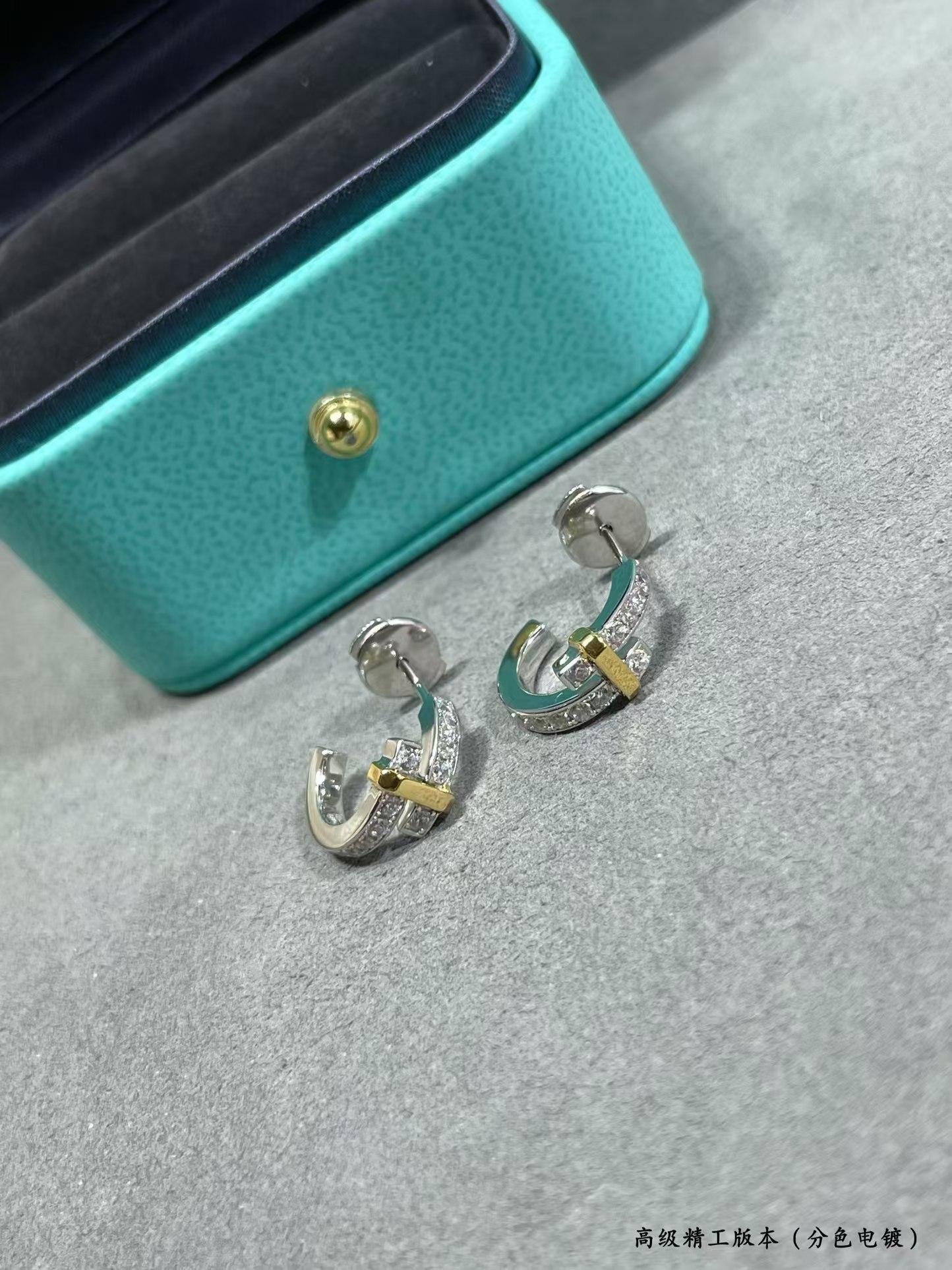 Buy replica Tiffany Edge Hoop Earrings and replica jewelry from PICKS Jewelry