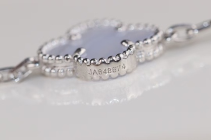 Buy replica Van Cleef & Arpels Vintage Alhambra Bracelet 5 Motifs and replica jewelry from PICKS Jewelry