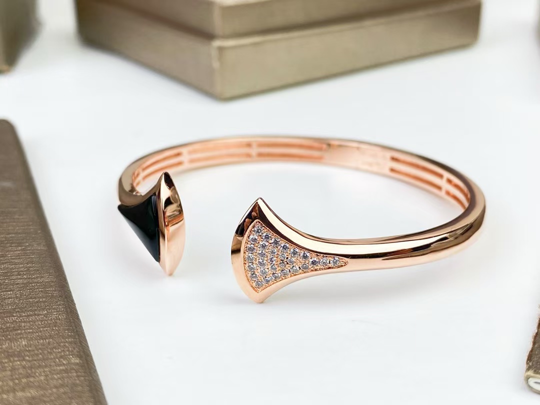 Buy replica Bvlgari Divas’ Dream Bracelet and replica jewelry from PICKS Jewelry