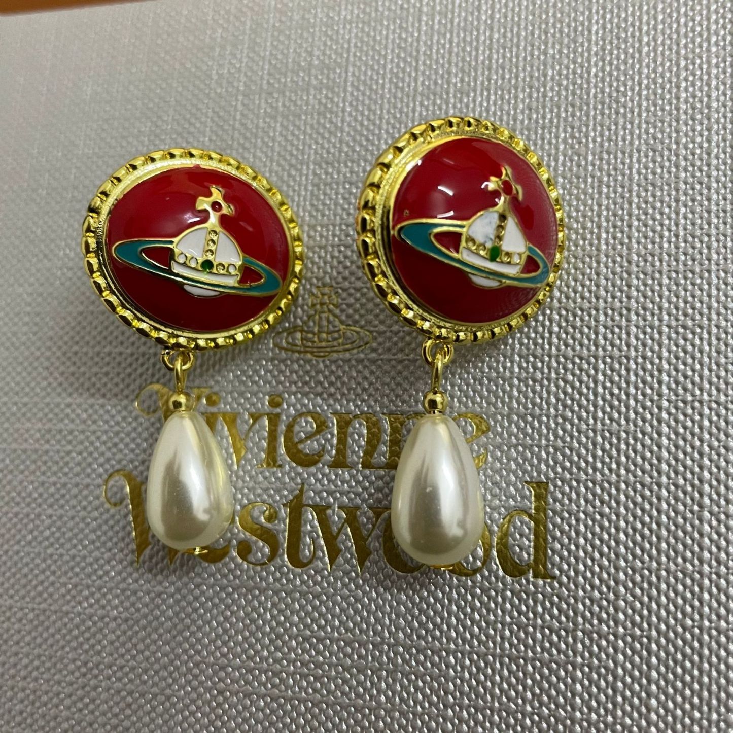 Buy replica Vivienne Westwood Enamel Saturn Waterdrop Pearl Earrings and replica jewelry from PICKS Jewelry