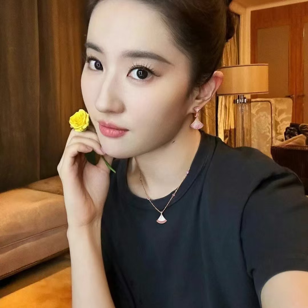 Buy replica Bvlgari Divas' Dream Necklace and replica jewelry from PICKS Jewelry